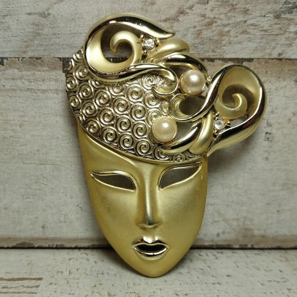Gold Tone Harlequin Costume Woman Mask Brooch Pin Faux Pearls Rhinestones
